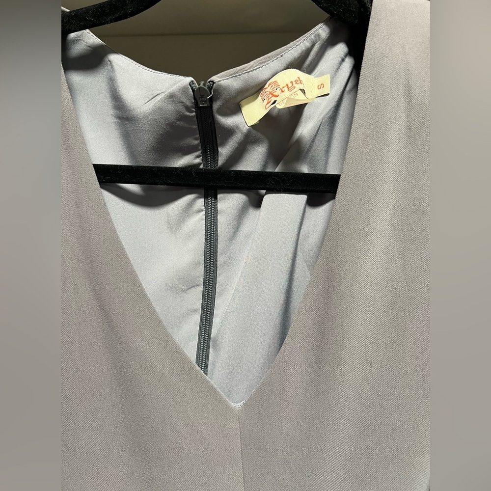 Elegant Gray V-Neck Aryeh jumpsuit (D1) - Picture 9 of 10